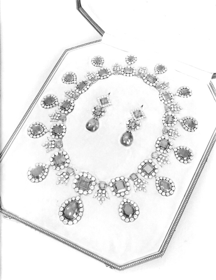 Cassette met collier en oorhangers met briljanten Van Cleef & Arpels, Bestanddeelnr 190-0861