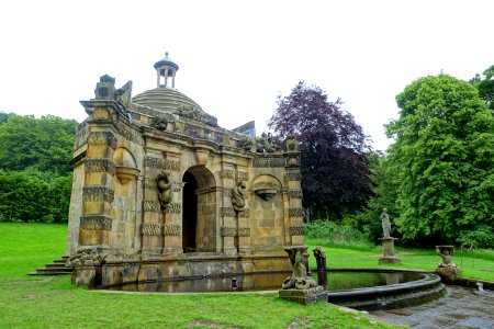 Cascade house, 1702-1703, designed by Thomas Archer, with carvings by Samuel Watson and Henri Nadauld - Chatsworth House - Derbyshire, England - DSC03635