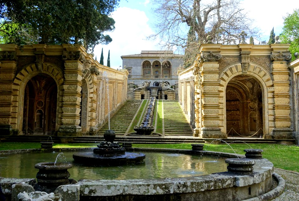Casino, water chain, and fountain - Villa Farnese - Caprarola, Italy - DSC02255