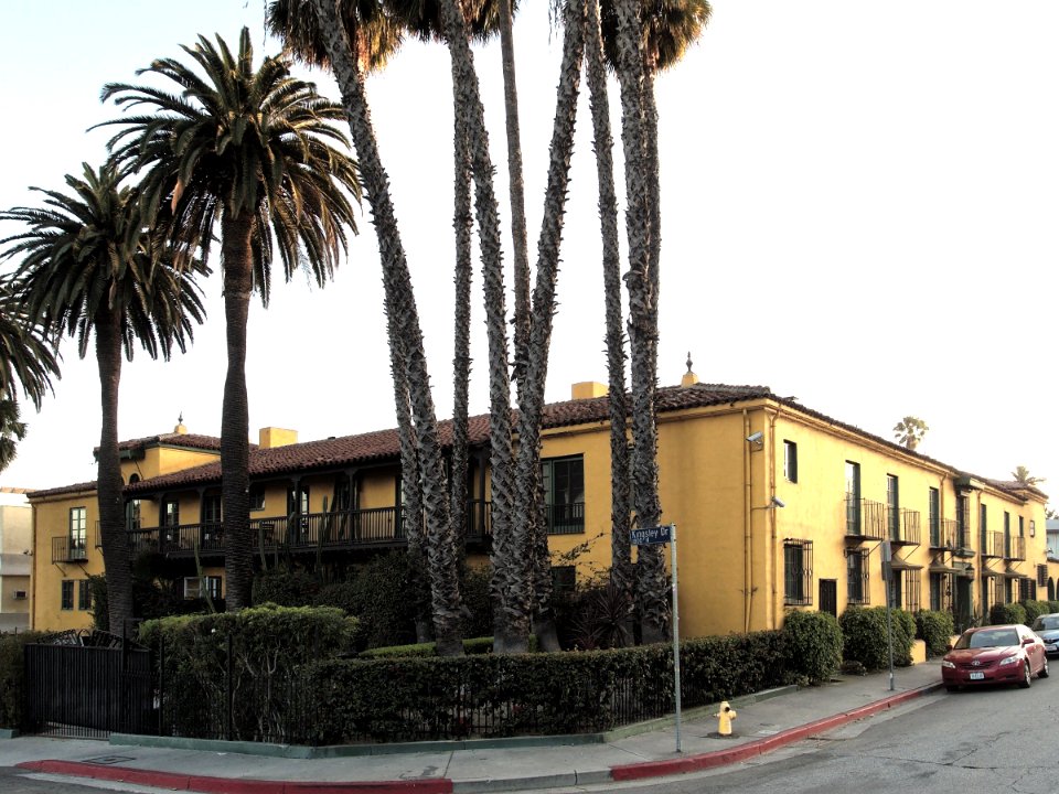 Casa Laguna 5200 W Franklin Ave. 2015-06-21
