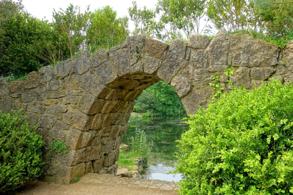 Cascade and artificial ruins, Stowe - Buckinghamshire, England - DSC06876