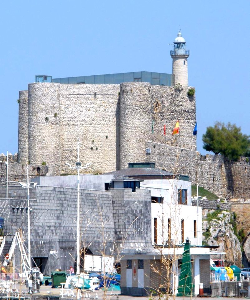 Castro-Urdiales - Castillo-Faro 01