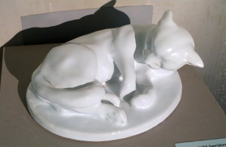 Cat, artist unknown, c. 1900 - Keramik-Museum Berlin - DSC04177