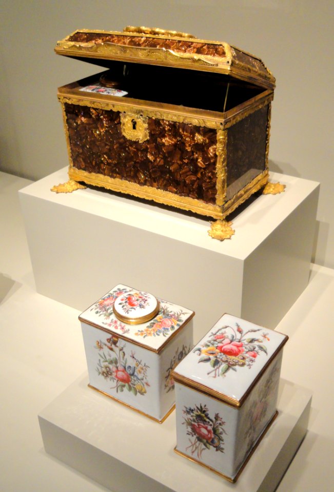 Casket Containing a Sugar Box and Two Tea Caddies, c. 1760, Birmingham, England, glass with metal mounts - Art Institute of Chicago - DSC09956