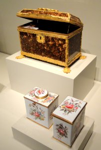 Casket Containing a Sugar Box and Two Tea Caddies, c. 1760, Birmingham, England, glass with metal mounts - Art Institute of Chicago - DSC09956