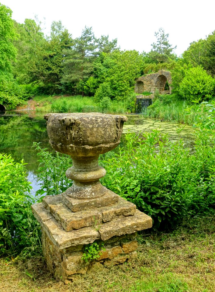 Cascade and artificial ruins, Stowe - Buckinghamshire, England - DSC06888