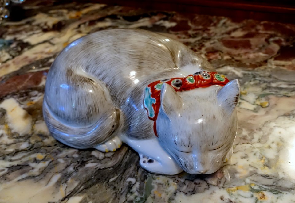 Cat, Kutani, late 19th to 20th century, porcelain, overglaze enamels - Cà d'Zan - John and Mable Ringling Museum of Art - Sarasota, FL - DSC00342