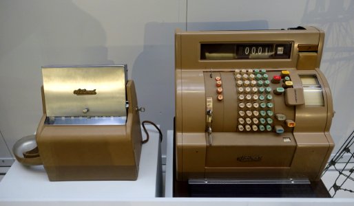 Cash register and change machine, National Cash Register Company, 1959 - National Museum of American History - DSC00006