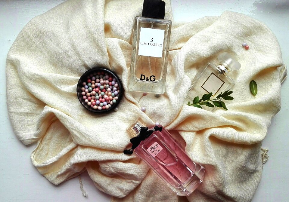 Perfume cosmetics women