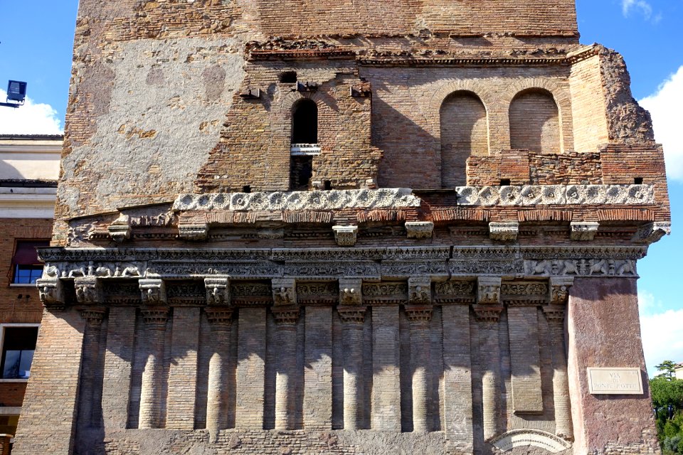 Casa dei Crescenzi - Rome, Italy - DSC00516