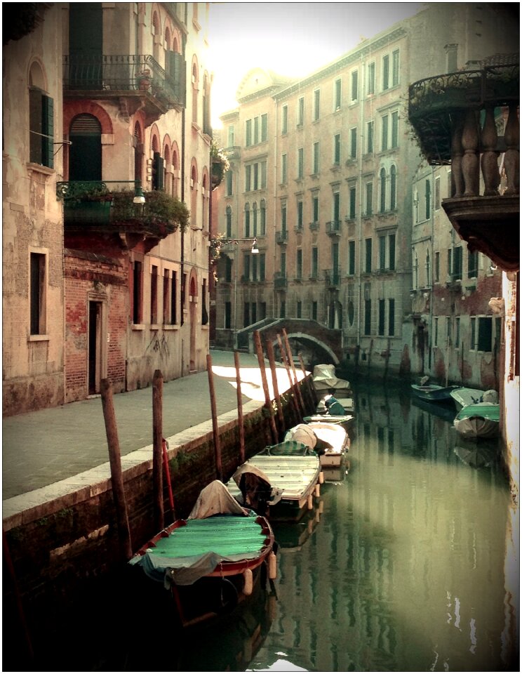 Italy boating citytrip