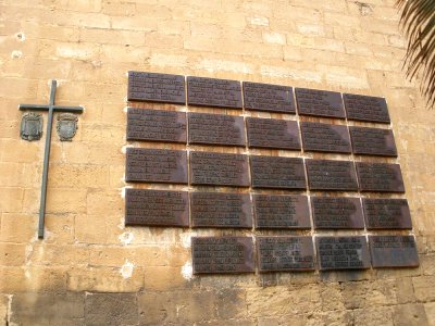 Caspe - Colegiata de Santa María la Mayor, Monumento a los Caídos por Dios y por España 1