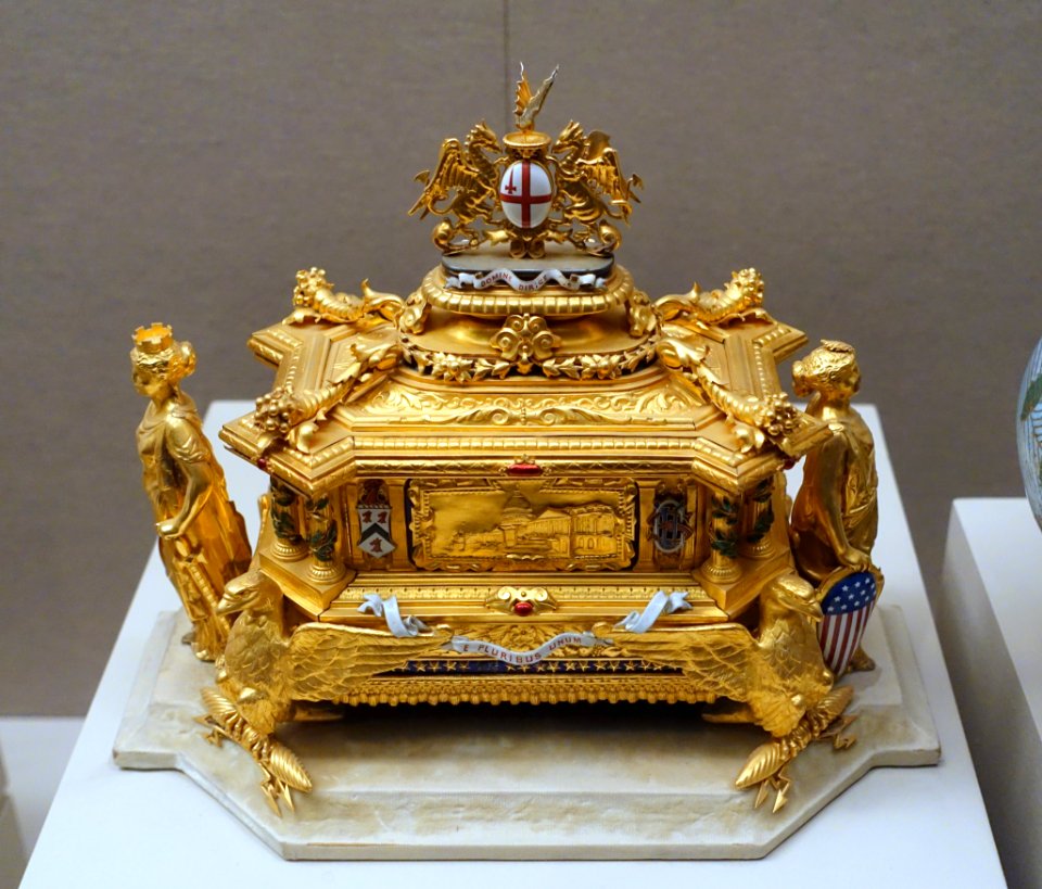 Casket presented to Ulysses S. Grant by the City of London - National Museum of American History - DSC00130