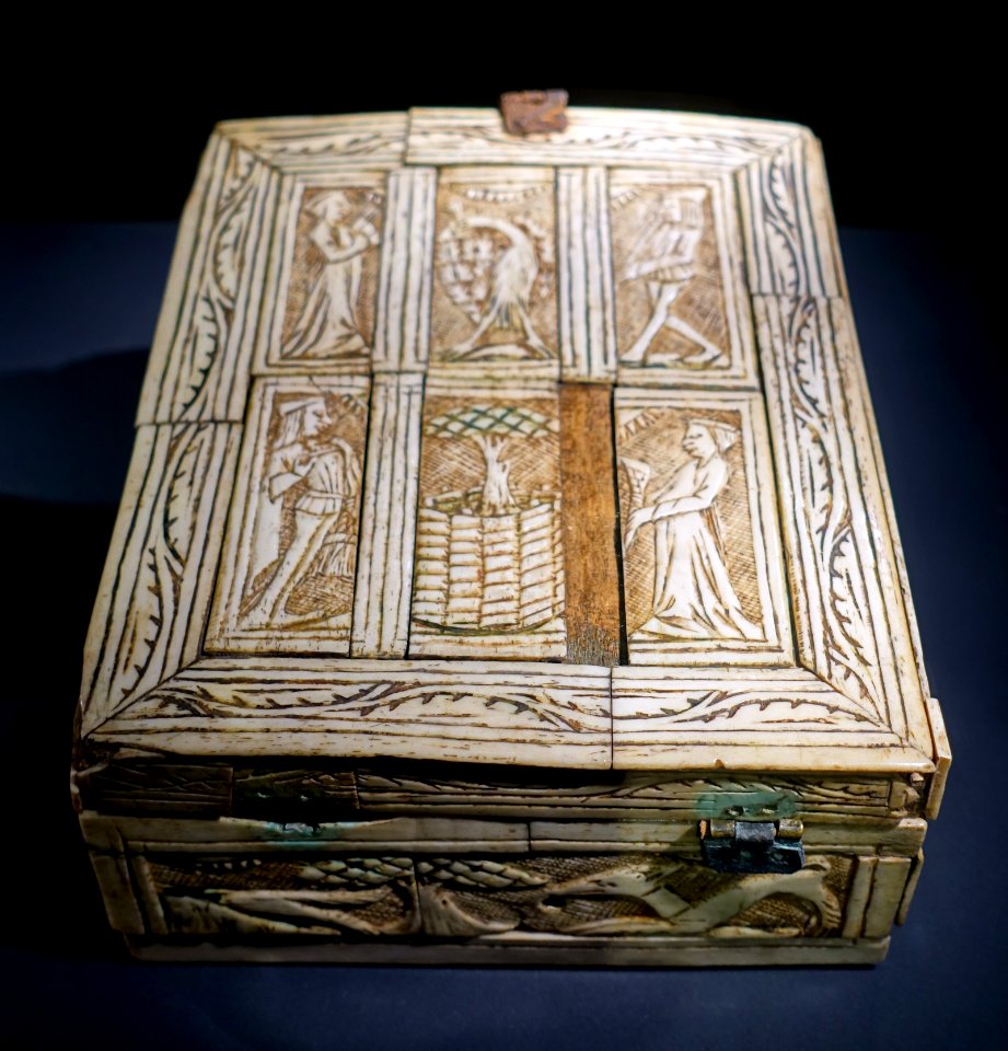 Casket with love scenes and hunting scenes, Flanders or Upper Rhine, 1450-1500 AD, bone, wood - Hessisches Landesmuseum Darmstadt - Darmstadt, Germany - DSC00435
