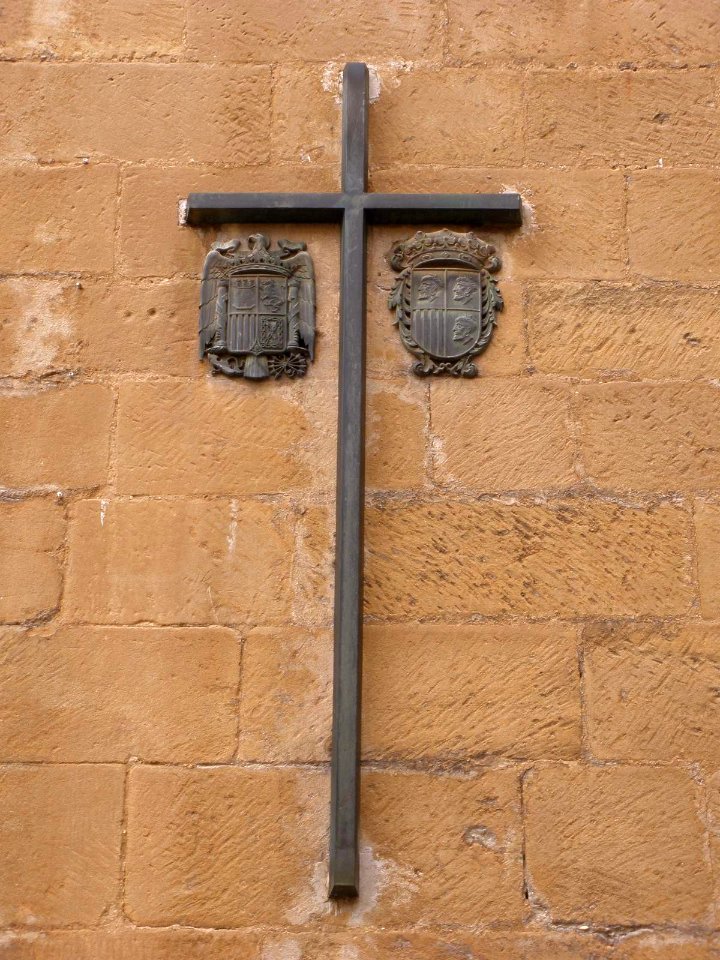 Caspe - Colegiata de Santa María la Mayor, Monumento a los Caídos por Dios y por España 2