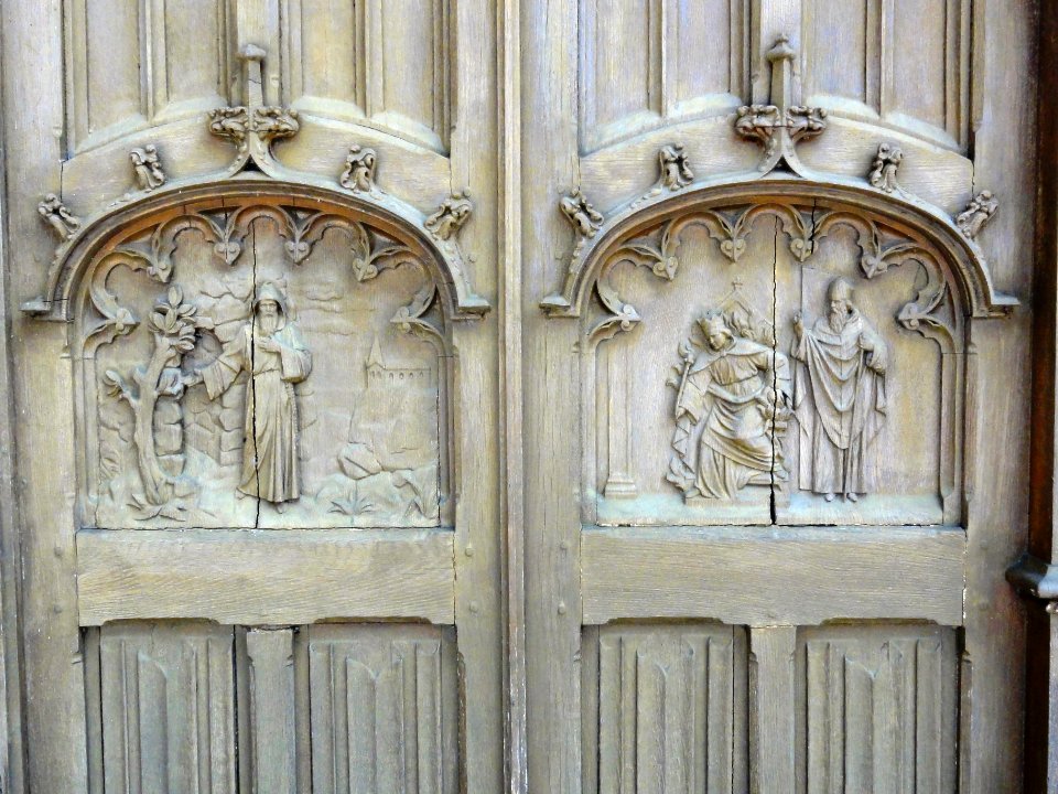 Cany-Barville (Seine-Mar.) église de Cany, sculpture 1 et 2 de la porte d'entrée