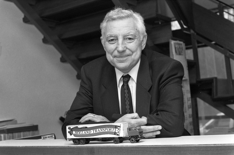 CAO-onderhandelaar Bergmans van de Federatie Wegtransport, Bestanddeelnr 934-3998