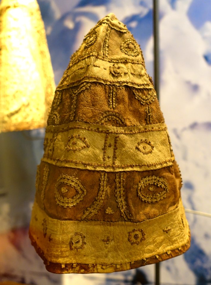 Cap, East Greenland, leather with paint, No. 1873.01.0004 - Etnografiska museet - Stockholm, Sweden - DSC01269
