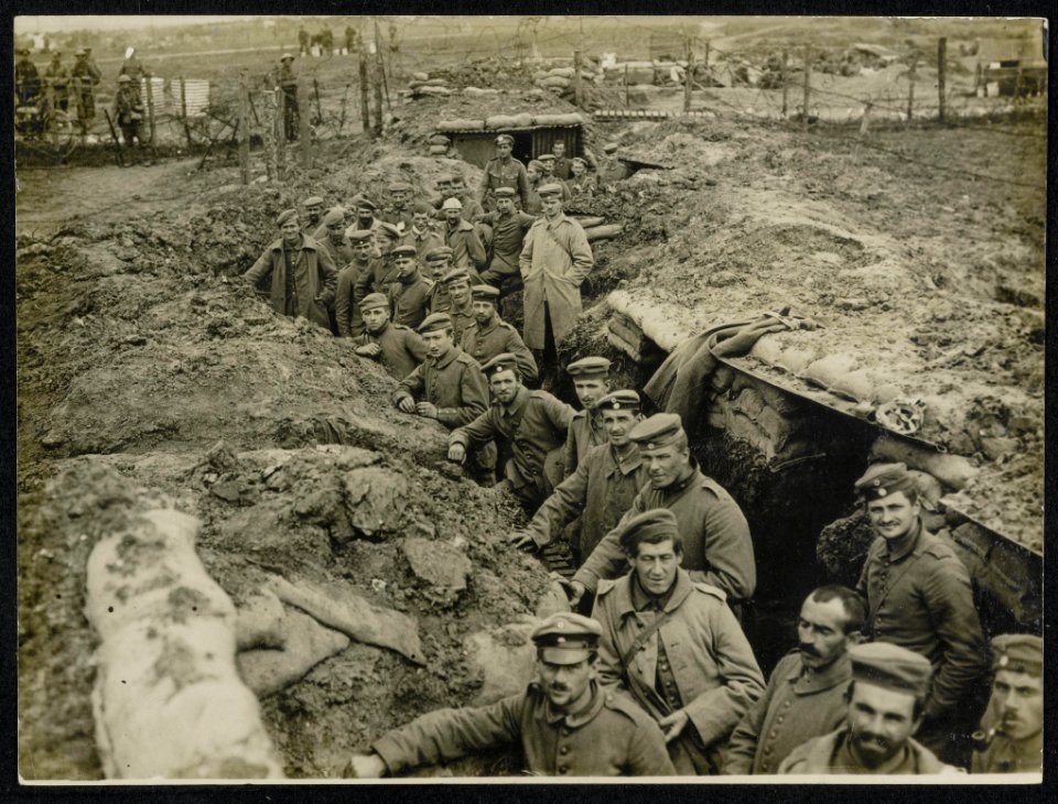 Captured German prisoners in a trench waiting to be marched to a cage., Bestanddeelnr 158-1407