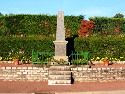 Caours lHeure WWi memorial, pic1
