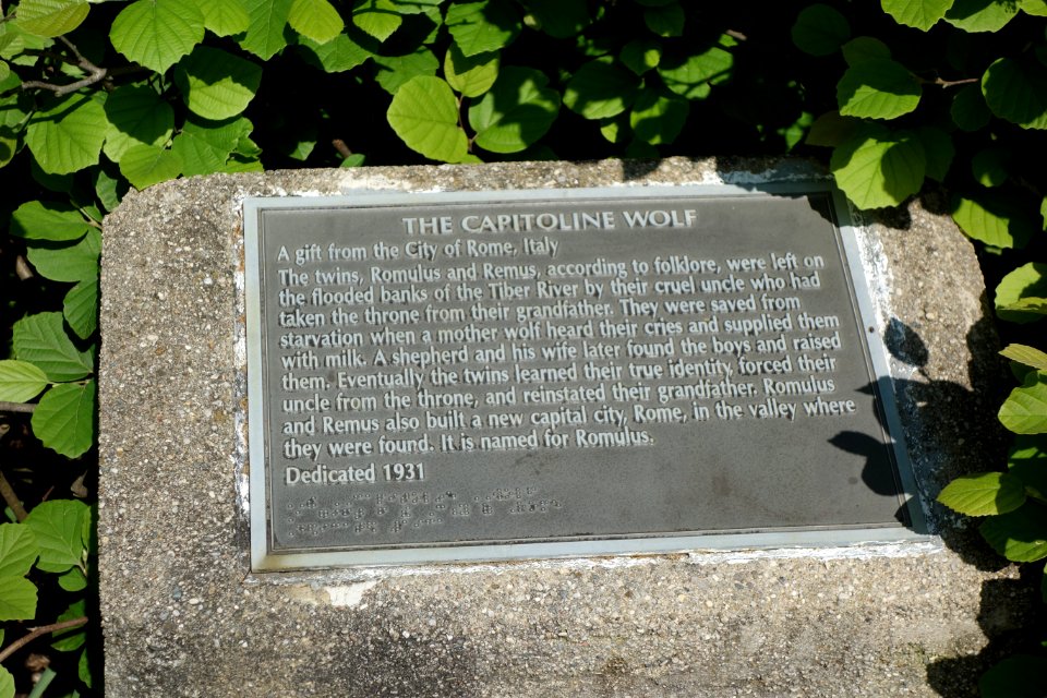 Capitoline she-wolf inscription - Eden Park, Cincinnati - DSC03907