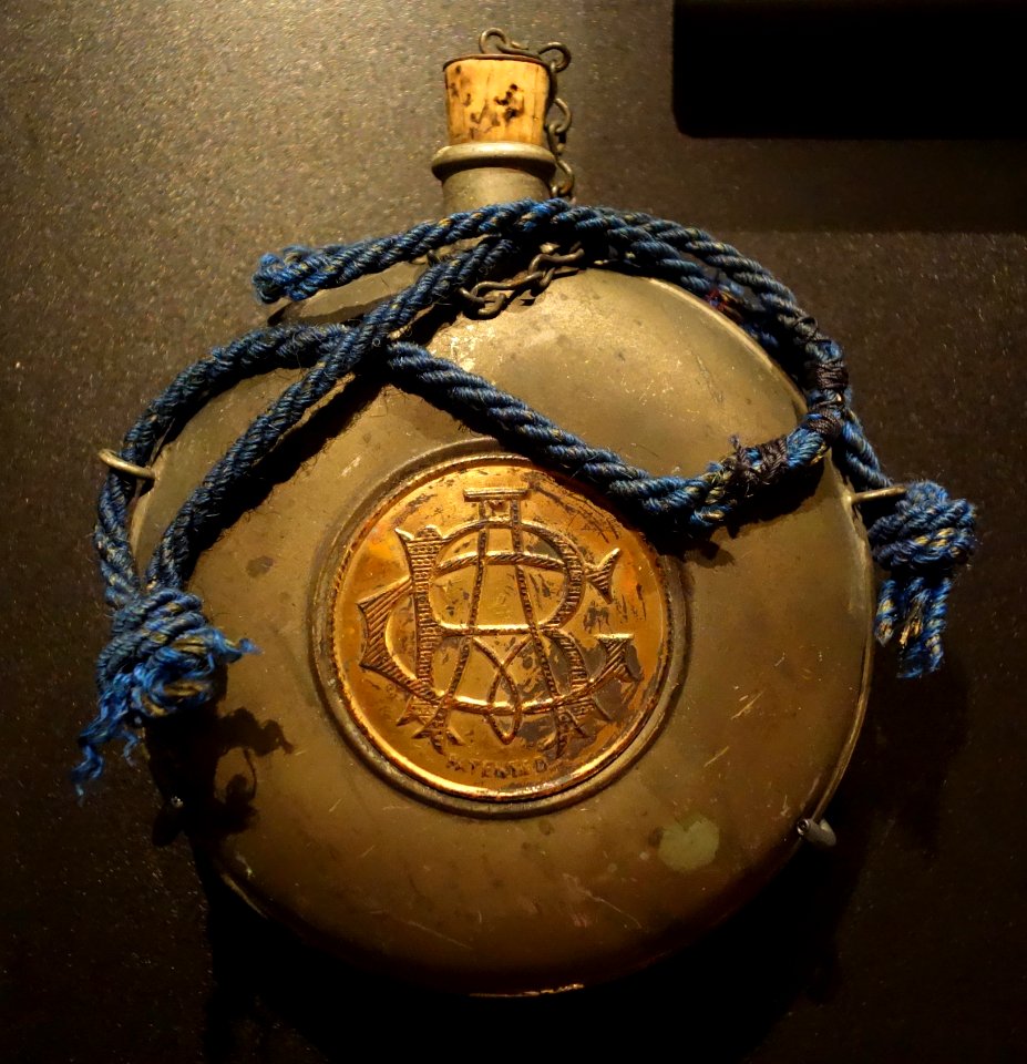 Canteen with GAR emblem - Wisconsin Veterans Museum - DSC03014