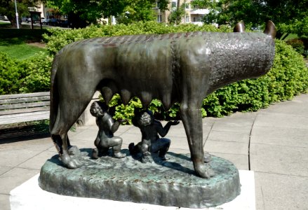 Capitoline she-wolf - Eden Park, Cincinnati - DSC03904