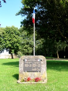 Capelle (Nord, Fr) monument aux morts