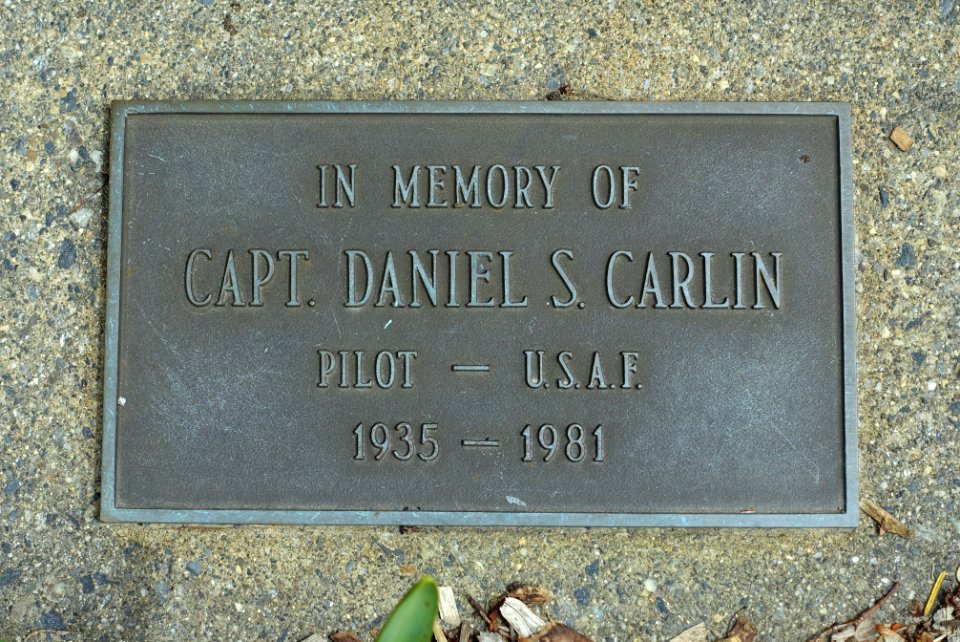 Capt. Daniel S. Carlin memorial - Cushman Library - Bernardston, Massachusetts - DSC06511