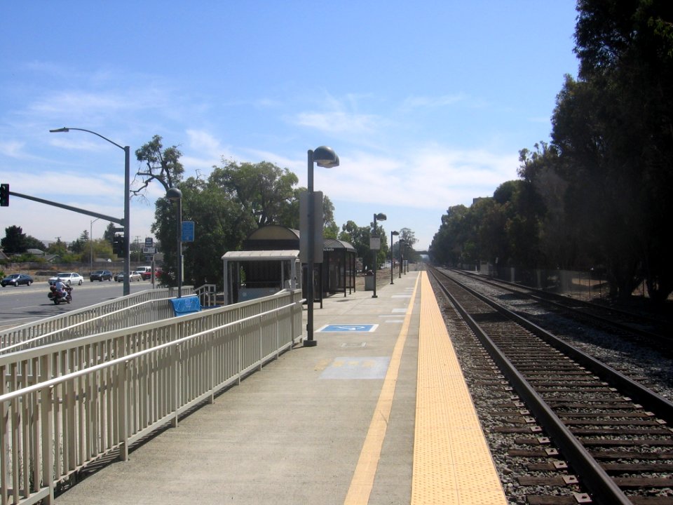 Capitol Caltrain station 1387 05