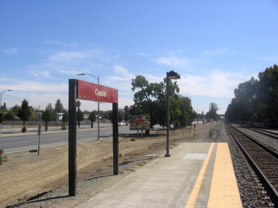 Capitol Caltrain station 1391 09