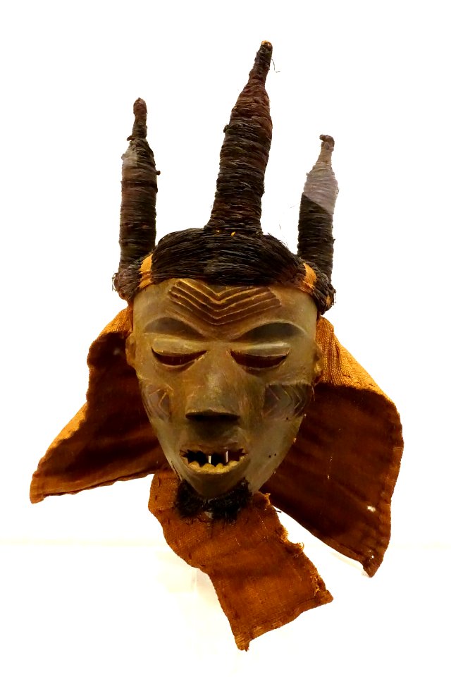 Cap mask (pumbu), Central Pende people, Democratic Republic of the Congo, mid to late 20th century AD, wood, pigment, cloth, fiber - Krannert Art Museum, UIUC - DSC06201