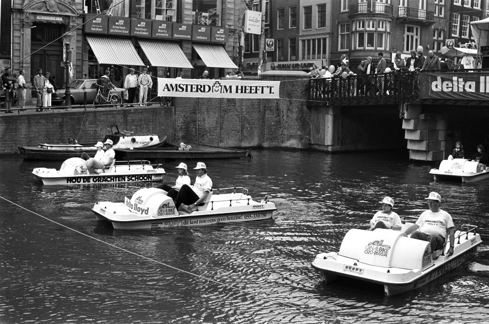 Candl Bike Regatta in Amsterdam het Amsterdam heeft 't team aan de start, Bestanddeelnr 933-4244