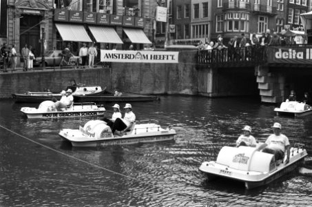 Candl Bike Regatta in Amsterdam het Amsterdam heeft 't team aan de start, Bestanddeelnr 933-4244