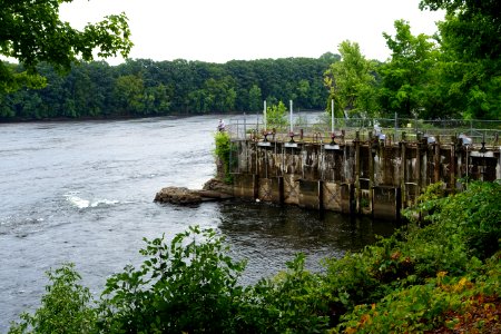Canal sluice - Windsor Locks Canal State Park Trail - Suffield, Connecticut - DSC04320