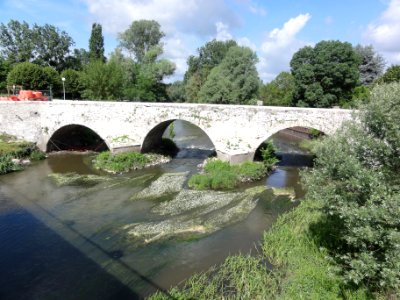 Candé-sur-Beuvron (Loir-et-Cher) Vieux pont sur le Beuvron