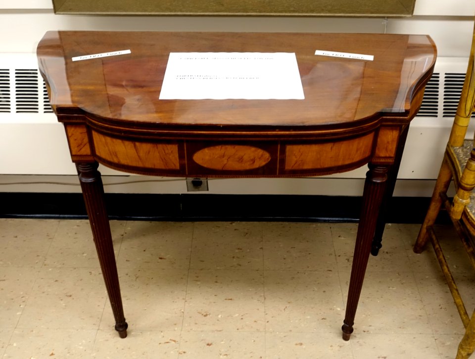 Card table, Federal style, Massachusetts, 1790-1820 - Dedham Historical Society - Dedham Massachusetts - DSC04203