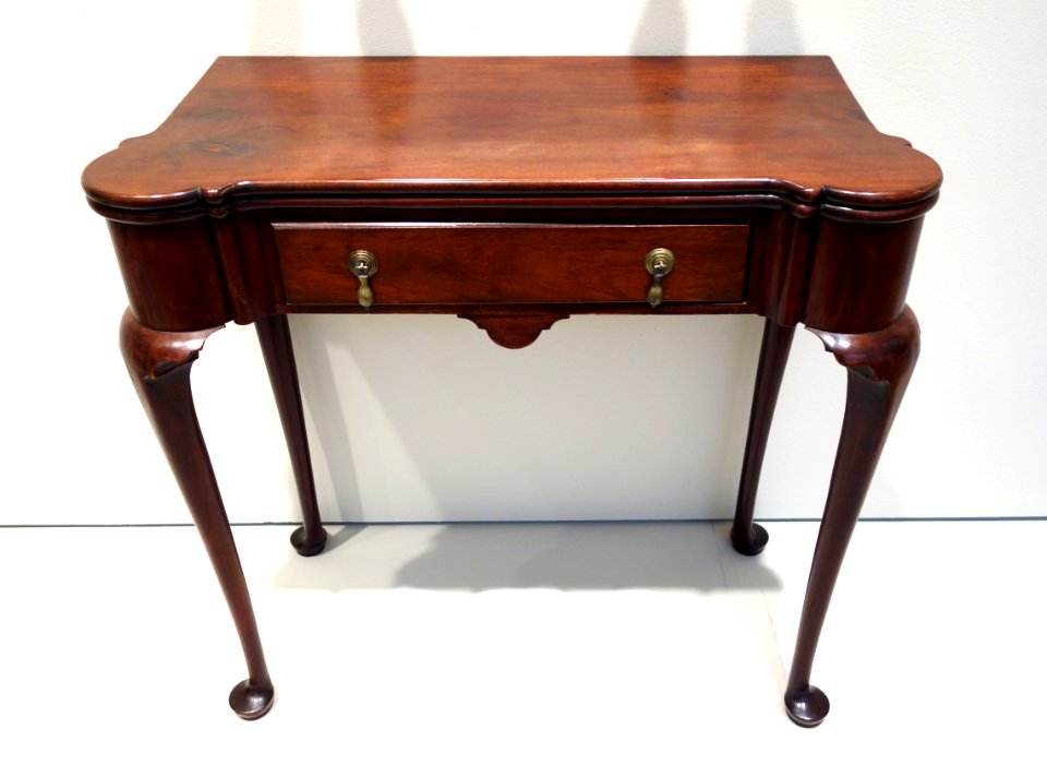 Card Table, Boston, 1730-1740, mahogany with white pine - Chazen Museum of Art - DSC02564