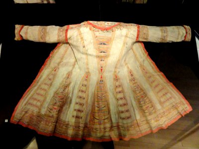 Caribou skin coat, Innu, Quebec-Labrador Peninsula, c. 1805 - Royal Ontario Museum - DSC00317