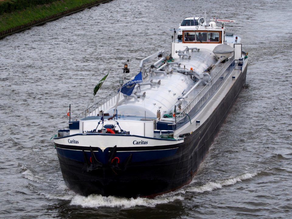 Caritas - ENI 02309837 at the Amsterdam-Rhine Canal, pic3