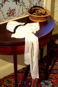 Card table, America, 1780-1790, mahogany - Concord Museum - Concord, MA - DSC05777