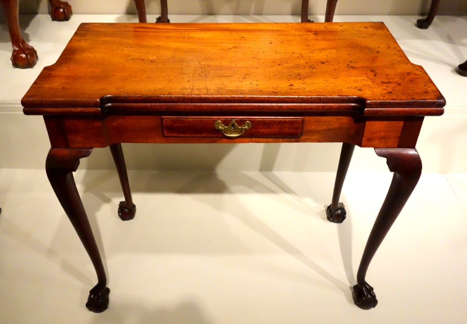 Card table, by Benjamin Frothingham Jr, Charlestown, Massachusetts, 1755-1790, mahogany with white pine, yellow pine - Winterthur Museum - DSC01456