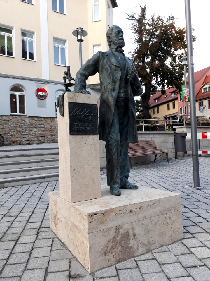 Carl Zeiss Denkmal Jena - 2