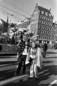 Carnavalsoptocht in Amsterdam. Andre Hazes tijdens de optocht, Bestanddeelnr 931-9926