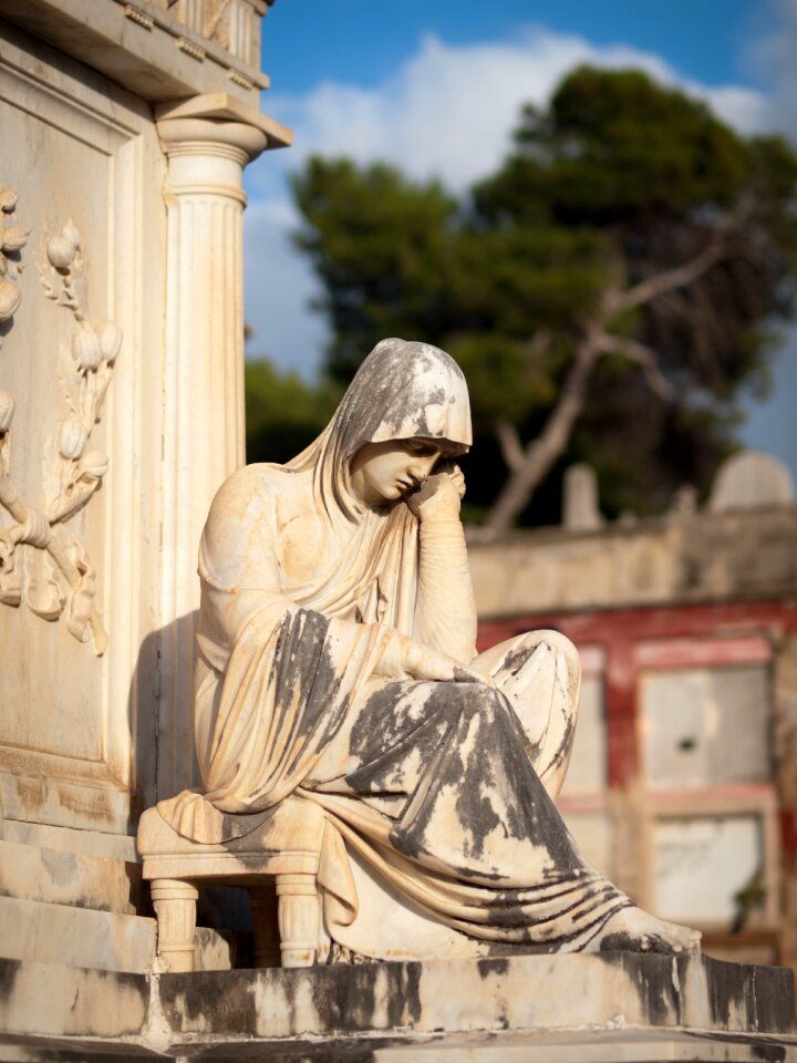 Tombstone angel sculpture