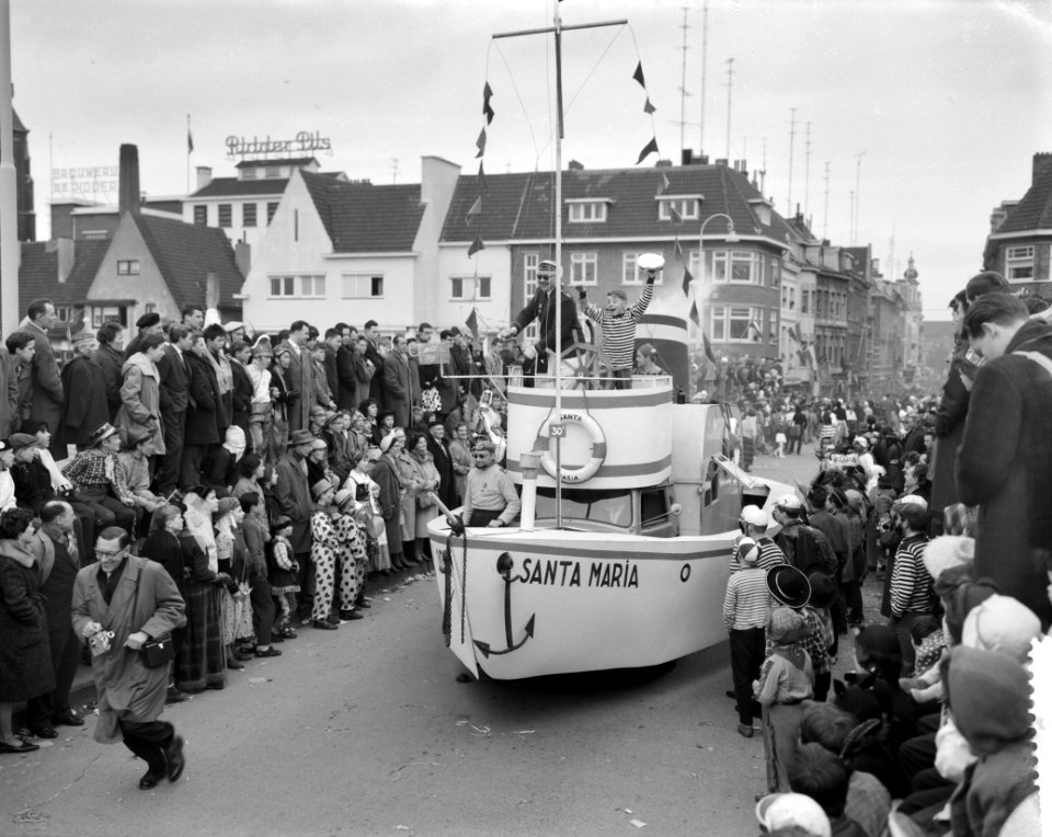Carnavalsoptocht in Maastricht, de Santa Maria compleet met kapers, Bestanddeelnr 912-0868