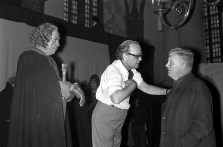 Carel Briels met links Gijsbrecht en rechts mr. Kernkamp (ex-voorzitter FC Utrec, Bestanddeelnr 926-9061