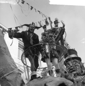 Carnavalintocht van Prins Wannes 1 met zijn Nar in Bergen op Zoom, Bestanddeelnr 916-0327