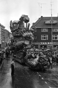 Carnavalsintocht in Bergen op Zoom carnavalsoptocht, Bestanddeelnr 925-3808