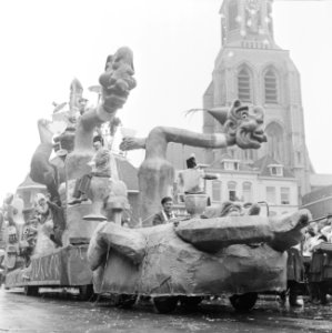 Carnaval te Bergen op Zoom , prins Carnaval arriveert de markt, Bestanddeelnr 918-8103